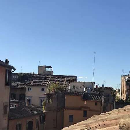 Vicolo De Renzi Trastevere * Rom